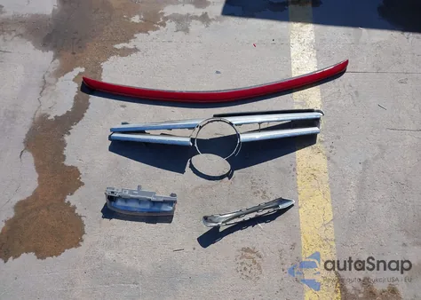 2013 Mercedes-Benz C 250 Sport z USA, uszkodzony, nr VIN WDDGF4HB2DR251913